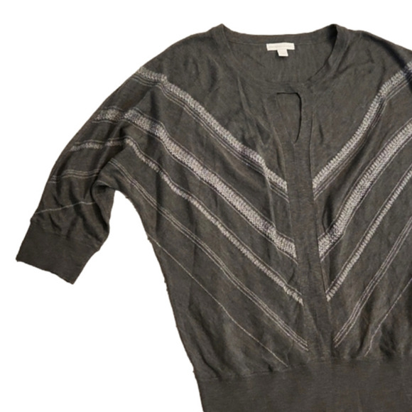 WOMENS New York & Co gray with silver cut out quarter sleeve top size Medium. - Picture 10 of 15